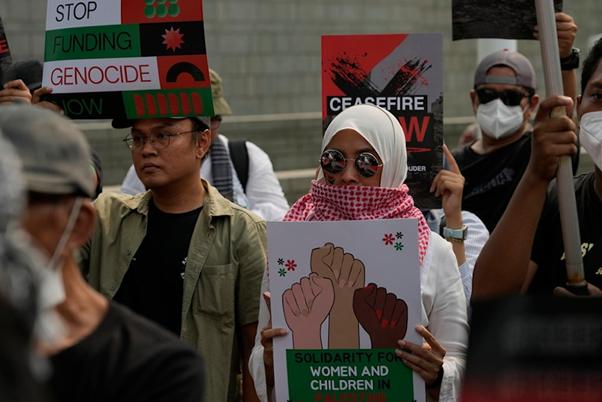 Indonesian activists hold posters during a rally supporting the Palestinian people, outside the U.S. Embassy in Jakarta, Indonesia, Thursday, Nov. 9, 2023. (AP Photo/Achmad Ibrahim)