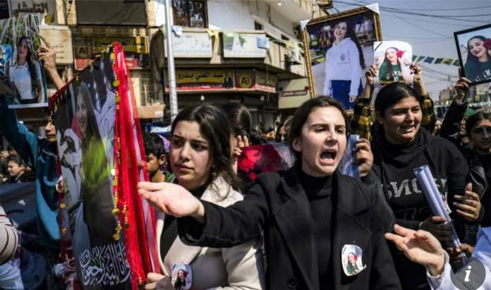 A group of people protesting

AI-generated content may be incorrect.