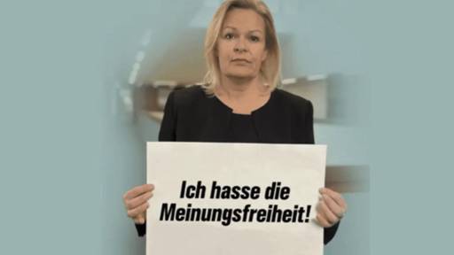 Faeser holding a sign that reads "Ich hasse die Meinungsfreiheit!"